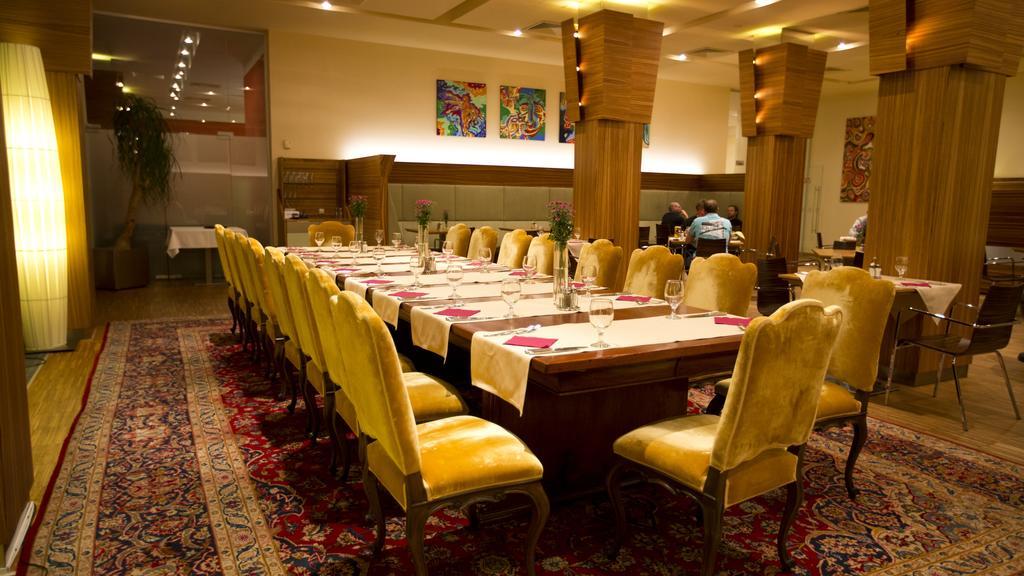 The Gerald'S Hotel Rădăuţi Zewnętrze zdjęcie